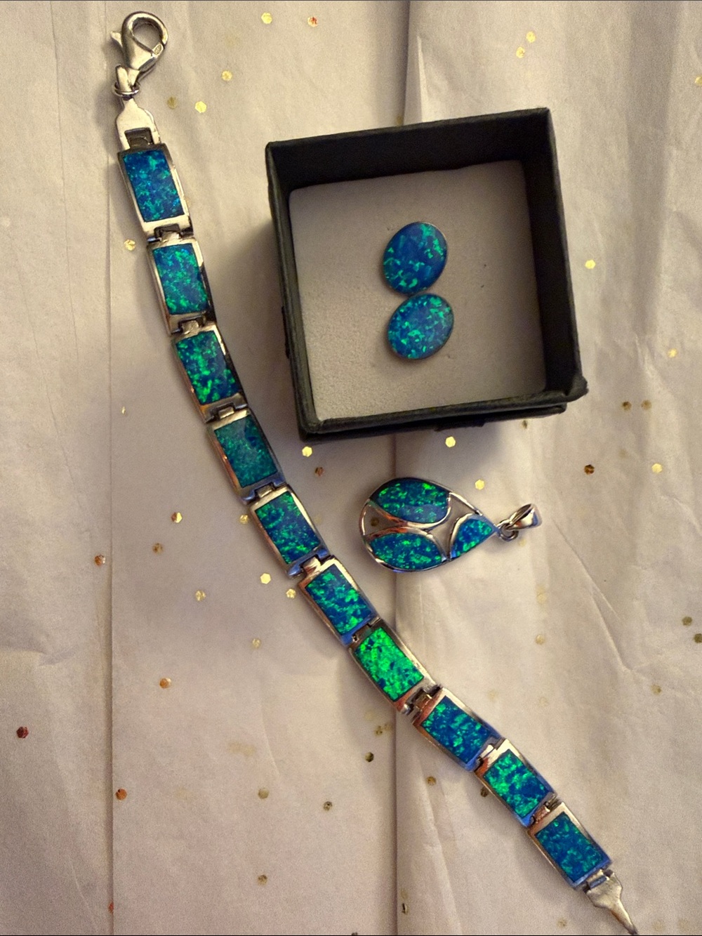 Absolutely BEAUTUFL Blue-Green Opalette Bracelet and Pendant Set